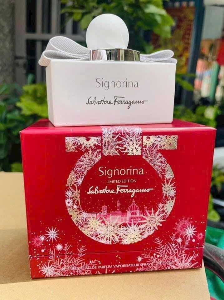 Nước hoa Signorina Eau de Parfum  Holiday Limited Edition 50ml( Bản giới hạn màu trắng)