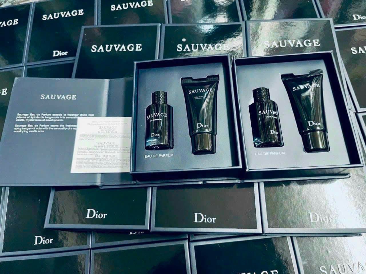 Set Nước Hoa Nam Dior Sauvage Mini Eau De Parfum 10ml & Sữa Tắm 20ml