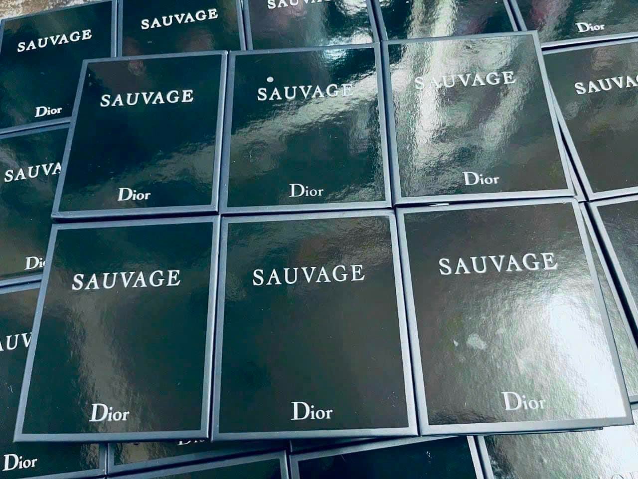 Set Nước Hoa Nam Dior Sauvage Mini Eau De Parfum 10ml & Sữa Tắm 20ml